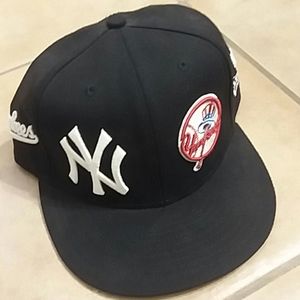 Yankee fitted multi logo.